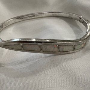 Elegant Silver Bracelet with an opal inlay stamped 925